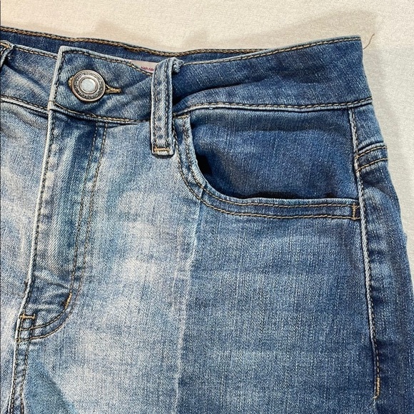 SO Blue Denim Shorts with Distressed Frayed Hem Girls Curvy Midi 5/27 w EUC - Picture 2 of 12